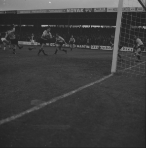 4292 Go Ahead. Voetbalwedstrijd in het Go Ahead stadion aan de Vetkampstraat., 1960-01-01
