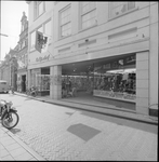 974 Het grote warenhuis De Bijenkorf van de fam. Gerritsma aan de Kleine Overstraat., 1945-01-01