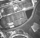 144 -LF Boven: Industrieterrein; midden: sportvelden UD en Deventer Hockey vereninging; van linksonder naar ...