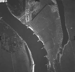 26 -LF IJssel; rechts: Munnikenhankplas (dichtbij IJsseldijk)., 1971-03-29