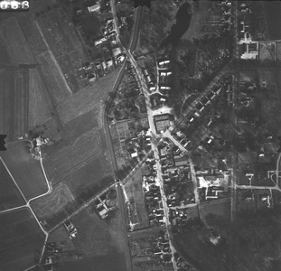 30 -LF Diepenveen - dorp. Midden: Zandwetering, Dorpsstraat; rechts: Molenweg., 1971-03-29