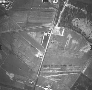 58 -LF Midden (van boven naar onder): Frieswijkerweg., 1971-03-29