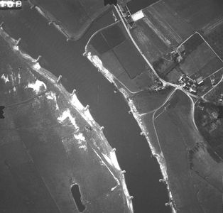 64 -LF IJssel; rechts: Bandijk., 1971-03-29