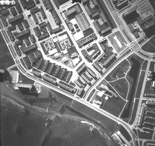 81 -LF Keizerslanden. Onder: Wezenland, Zandwetering; rechts: Karel de Grotelaan; rechtsboven: Margijnenenk., 1971-03-29