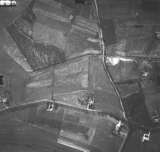 90 -LF Onder: Oerdijk;Rechts van onder naar boven: Brandkoeleweg; rechtsonder: Schooldijk., 1971-03-29