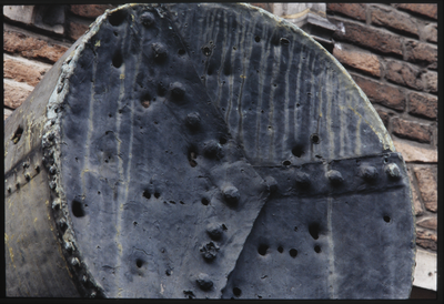379 Detail van de Waag: de ton voor de valsemunters., 1990-01-01