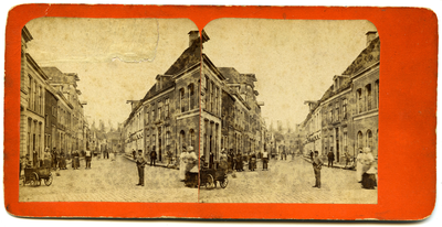 4457 Stereofoto met opname van de Smedenstraat in Deventer, 1870