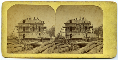 4458 Stereofoto met opname van vermoedelijk Huis Stoffel in aanbouw in Deventer, 1870