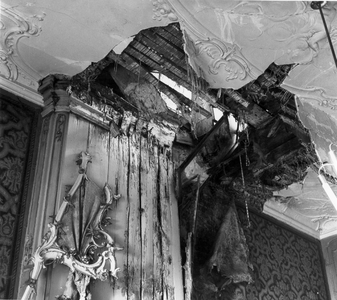 1111 Ged. Schoorsteenboezem + plafond in achterkamer (restant). Eigenaar: NV Bergkwartier, 01-07-1989