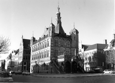 1499 Waaggebouw en gevelwand naar Zandpoort, 01-04-1979 - 30-04-1979