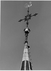 2313 Torenspits met kruis, 01-11-1983