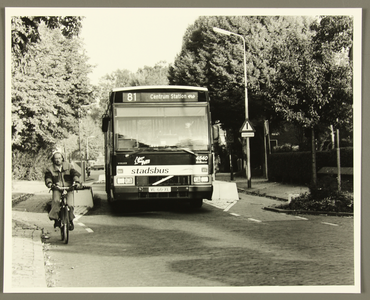 4132 Bussluis Oude Bathmenseweg, stadsbus 81 passeert., 1994-10-01