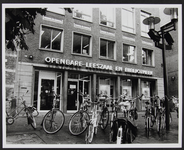 437 Ingang Openbare Leeszaal en Bibiliotheek aan de Brink., 1994-10-04