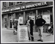 438 Openbare Leeszaal en Bibiliotheek aan de Brink. Bibliotheek langer open., 1994-10-01