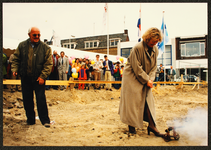 4470 Boxbergerweg - wethouder Rita Bos geeft met een kanon het startsein voor het nieuwbouwplan De Knik., 1996-04-26