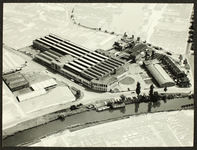 5049 Luchtfoto - Nederlands Diepdruk Industrie: Industrieweg, stukje eerste havenarm. Woonboten Hunneperkade., 1970-01-01