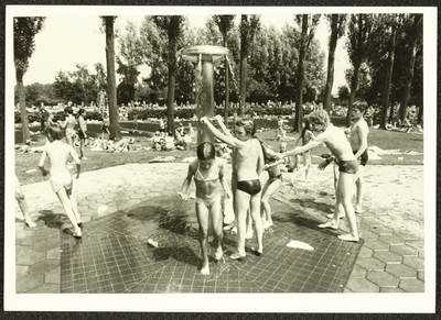 6039 Borgelerbad. Kinderen spelen., 1981-07-01