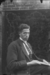 134 Portret van Johannes Jacobus Meinsma, zoon van Koenraad Oege Meinsma en Willemina Overbosch, met bril., 1918-01-01