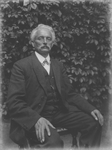 160 Portret van man met snor: Gerhard Roelof Meinsma (1860-1935), broer van fotograaf J.J. Meinsma.
