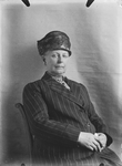 166 Portret van vrouw met hoed. Roelina Gerharda Visscher (1857-1932), dochter van Tjitske Meinsma-Visscher en Johannes ...