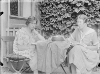171 De twee dochters van Koenraad Oege Meinsma: Elisabeth Margaretha en Margaretha Alberta., 1920-01-01