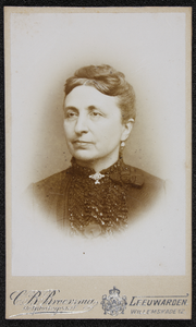 33 Carte de Visite van Petronella Visscher (1836-1903), echtgenote van burgemeester Herman Visscher., 1874-01-01