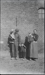 43 Boerengezin: vader, moeder en 3 kinderen, 1912-04-16