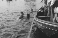 2106 Zwemwedstrijden in zwembad de Lange Kolk in Den Nul bij Olst., 1960-01-01