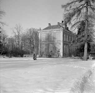 430 Havezate Den Alerdinck in de sneeuw. Den Alerdinckweg 1 Laag Zuthem, bij Zwolle., 1961-01-01