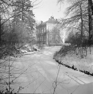 432 Havezate Den Alerdinck in de sneeuw. Den Alerdinckweg 1 te Laag Zuthem bij Zwolle., 1961-01-01