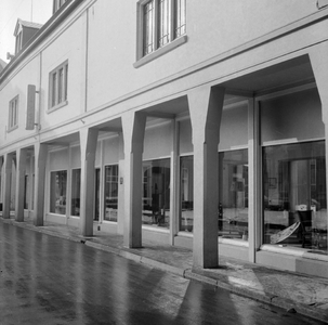 444 Meubelzaak van Cohen. Lange Bisschopstraat, hoek Sandrasteeg., 1961-01-01