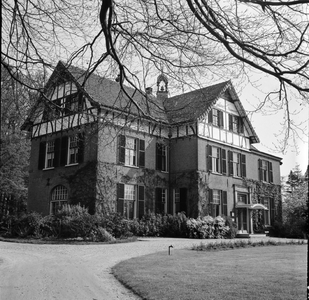550 Gemeentehuis van de Gemeente Diepenveen aan de Koningin Wilhelminalaan te Schalkhaar., 1961-01-01