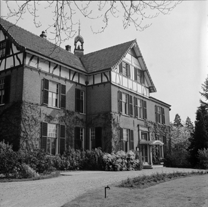 551 Gemeentehuis van de Gemeente Diepenveen aan de Koningin Wilhelminalaan te Schalkhaar., 1961-01-01