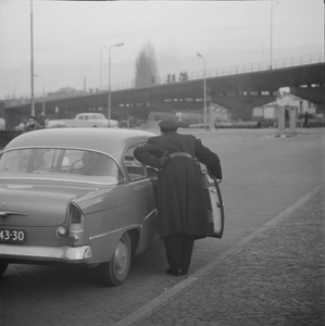 89 Wilhelminabrug. Kruispunt Welle linksaf naar Zantpoort en rechtdoor naar Pothoofd., 1961-01-01