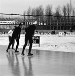 965 Deventer Kunstijsbaan. Op 22 en 23 januari 1966 werden hier de Europese schaatskampioenschappen Allround gehouden. ...