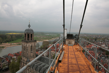 133 Uitzicht vanuit de hijskraan op de Lebuinuskerk, 2014-04-10