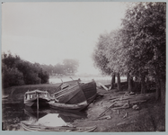 996 -6 Scheepswerf De Goede Bolwerksweg. Op de helling een houten brugschip, bestemd voor de schipbrug., 1875-01-01