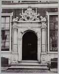 996 -16 Poort van het Landshuis, ingang politiebureau Grote Kerkhof 2 (1870-1976)., 1875-01-01