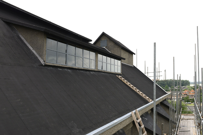 201 Het dak is gereed en de ruiten zijn ook al geplaatst., 2013-07-01