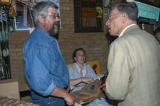 26 Op 4 juni 2004 vond in het antiquariaat De Kameleon de presentatie plaats van het boek De Kleine Overstraat . Het ...