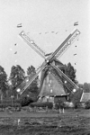 RJ000000755 Ook de Neckermolen staat in feesttooi bij de viering van 350 jaar Wijde Wormer. (NNC 20-08-1976)