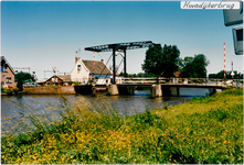 CPH_map1_143 Midden achter; huis (wit) aan de Zeevangdijkje nummer 18 te Kwadijk.Links voor: brug over de ...