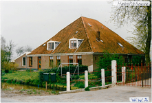 CPH_map1_024 Stolpboerderij met de naam '' Heenkshoeve'' Deze is bewoond door H.Burggraaf. Twee of drie generatie's ...