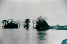 CPH_map1_173 Watersnoodramp in 1916. Rechts achter zien we het huis aan de Purmerdijk nummer 1.(achtergrondinformatie: ...