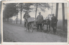 CPH_map3_167 man op fiets met mand en mannen met paard en wagen in de Purmer omstreeks de jaren `10