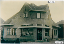 CPH_map3_168 Foto: Hilbrand (Hil) Breebaart, geboren op 23-03-1905 te Zaandam met zijn vrouw Maartje Uitentuis, geboren ...
