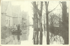Mulder-z-0065 Watersnoodramp 1916.Foto v.l.n.r.; Cor Groot en mevrouw Heijloo.