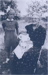 Mulder-z-0279 Foto v.l.n.r.; Johanna Adriana Mulder, Johanna Adriana Milius met haar kleindochter Marianne Mulder op ...