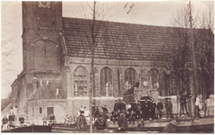 Mulder-z-0290 Watersnoodramp 1916Foto: Kerkplein met De Hervormde of Sint-Nicolaaskerk, met gevangenis en ...