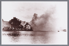 WAT002002345 Brand in de rijstpakhuizen Rouen en Visser van Wessanen & Laan.Op 8 september 1937 om 5.30 uur grote brand ...